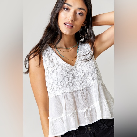 Francesca’s Morgan Crocheted Babydoll Top - Picture 1 of 8